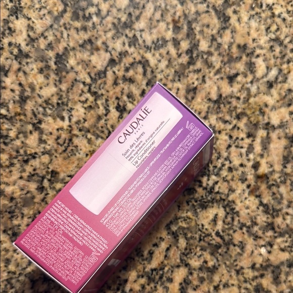 Caudalie Hand and Nail Repairing Cream Set - Picture 2 of 5